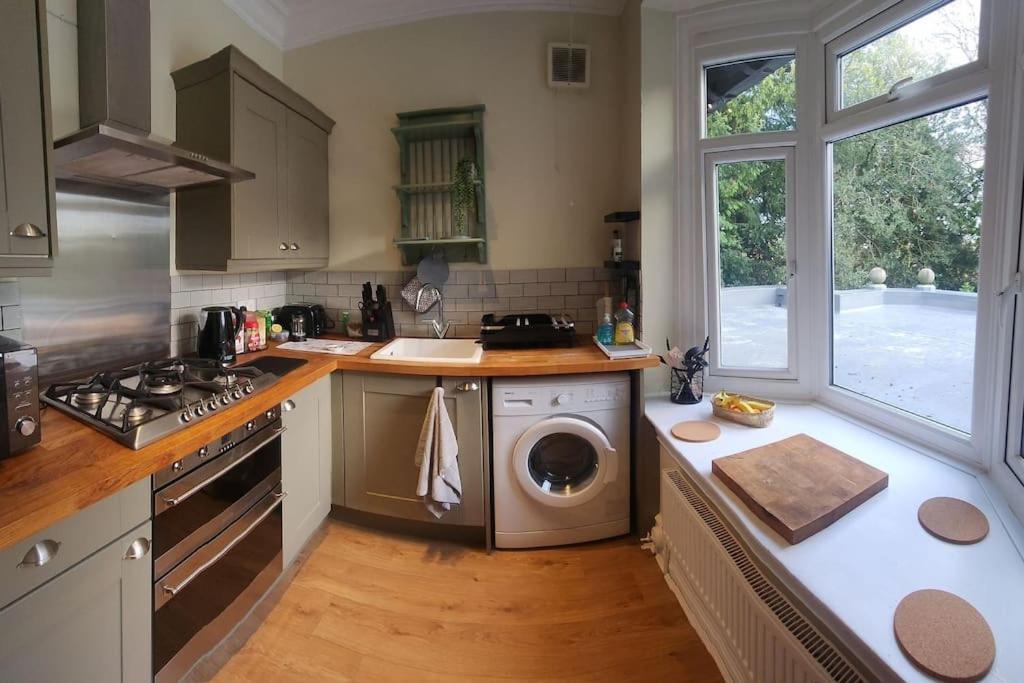 Spacious Guest Flat Near Roundhay Park 利兹 外观 照片