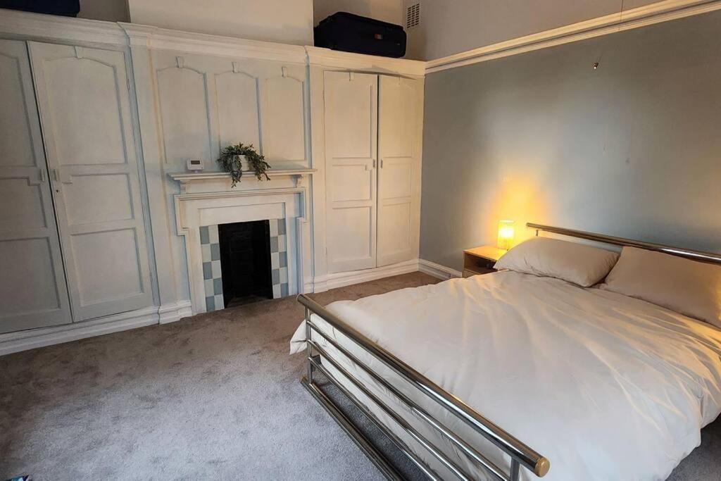 Spacious Guest Flat Near Roundhay Park 利兹 外观 照片